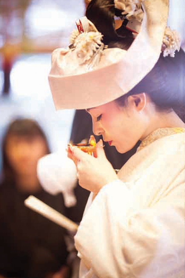 Japanese wedding traditions: Sankon-no-gi